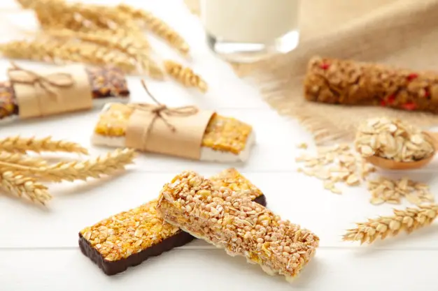 8 Best Protein Bars For Weight Loss & Muscle Health (In 2020)